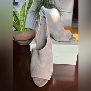 Bandolino Taupe Suede Asymmetrical Slingback Pump * Size 9.5